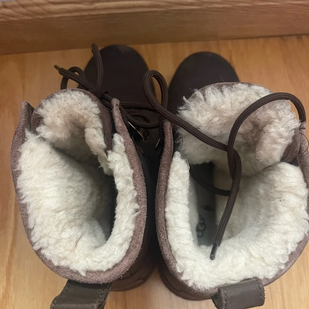 UGG Hannen Men’s Waterproof Shearling Winter Boots size 9